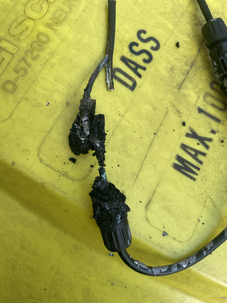 verbrannter MC4 Steckverbinder / Brandursache