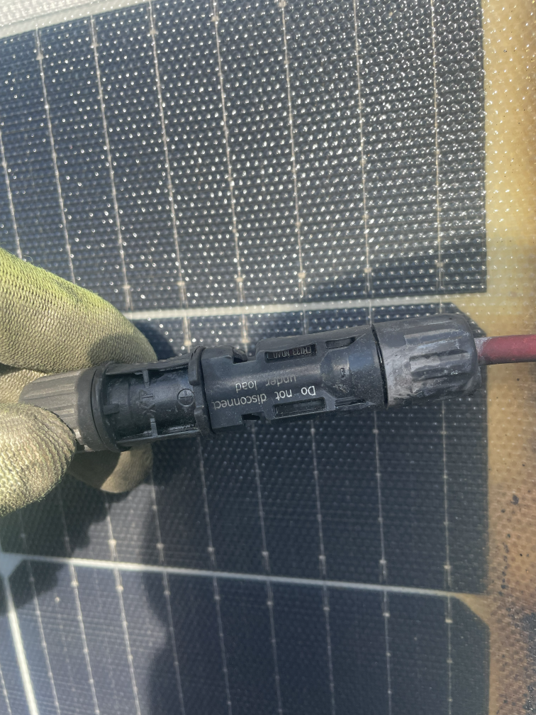 beginnende thermische Alterung MC4 Steckverbinder durch Kontaktwiderstand